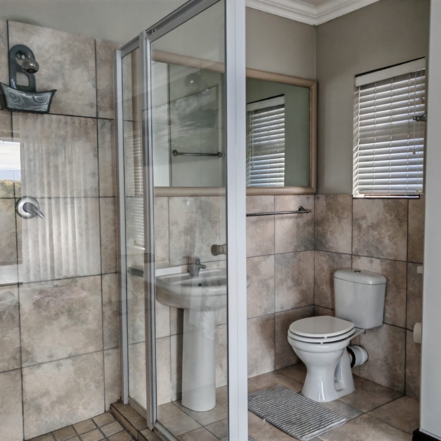 5 Bedroom Property for Sale in Avonddans Western Cape